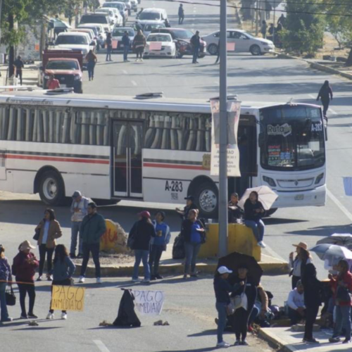 Trabajadores de la Sección 35 del SNTSA Bloquean Vías y Casetas en Oaxaca por Incumplimiento del IMSS-Bienestar